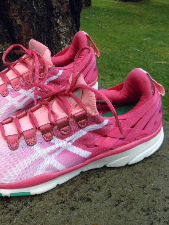 Asics gel fit sana, lightweight, pink, size 8 in almost like new cond. - Picture 2 of 14